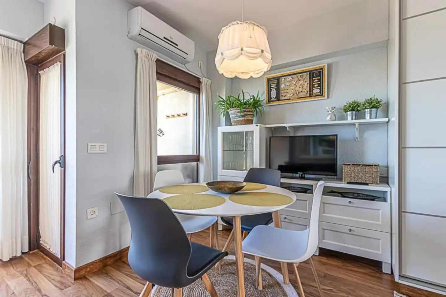 Encantador Apartamento En Primera Linea De Playa Беналмадена Екстериор снимка