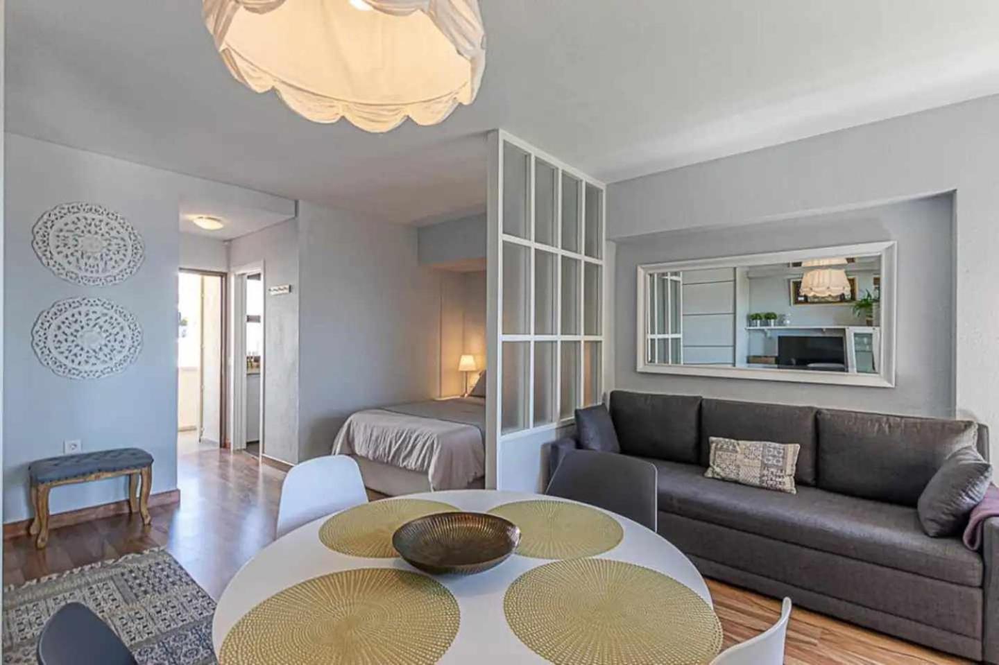 Encantador Apartamento En Primera Linea De Playa Беналмадена Екстериор снимка