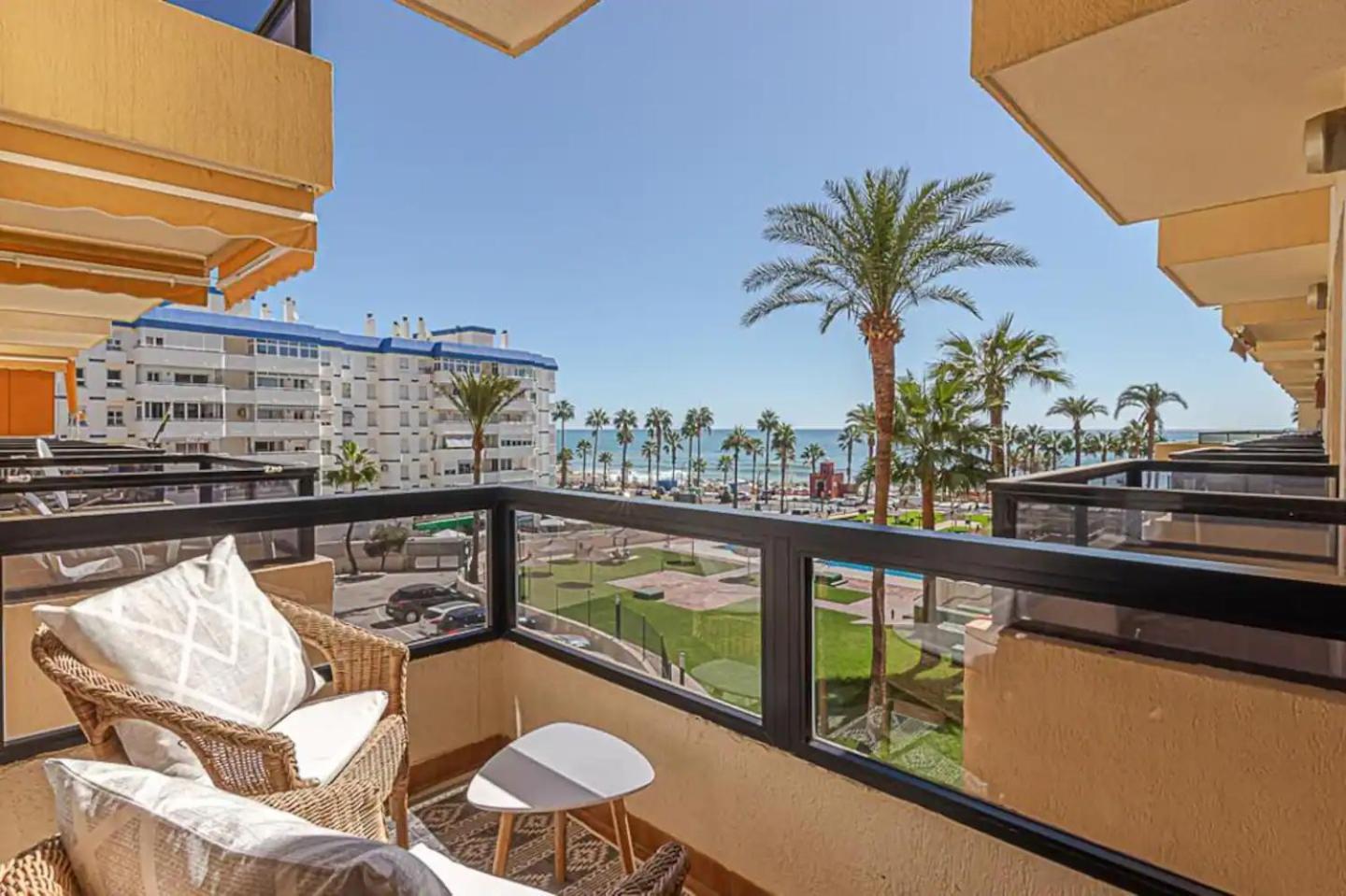 Encantador Apartamento En Primera Linea De Playa Беналмадена Екстериор снимка