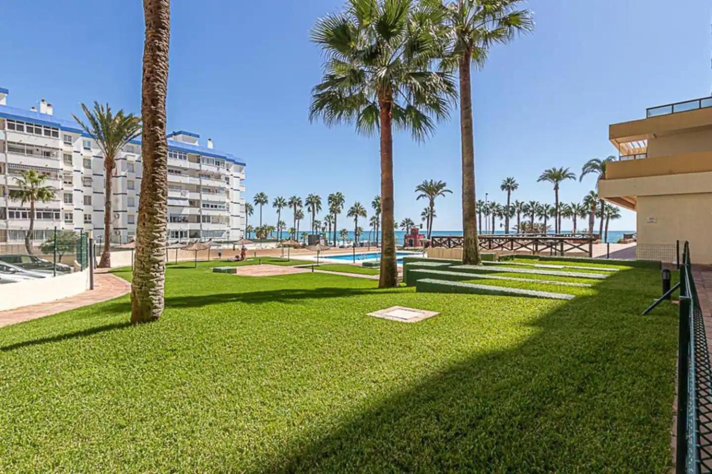 Encantador Apartamento En Primera Linea De Playa Беналмадена Екстериор снимка